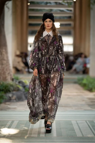 Look 48